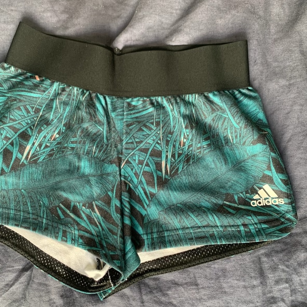 Adidas short green and black (worn once)